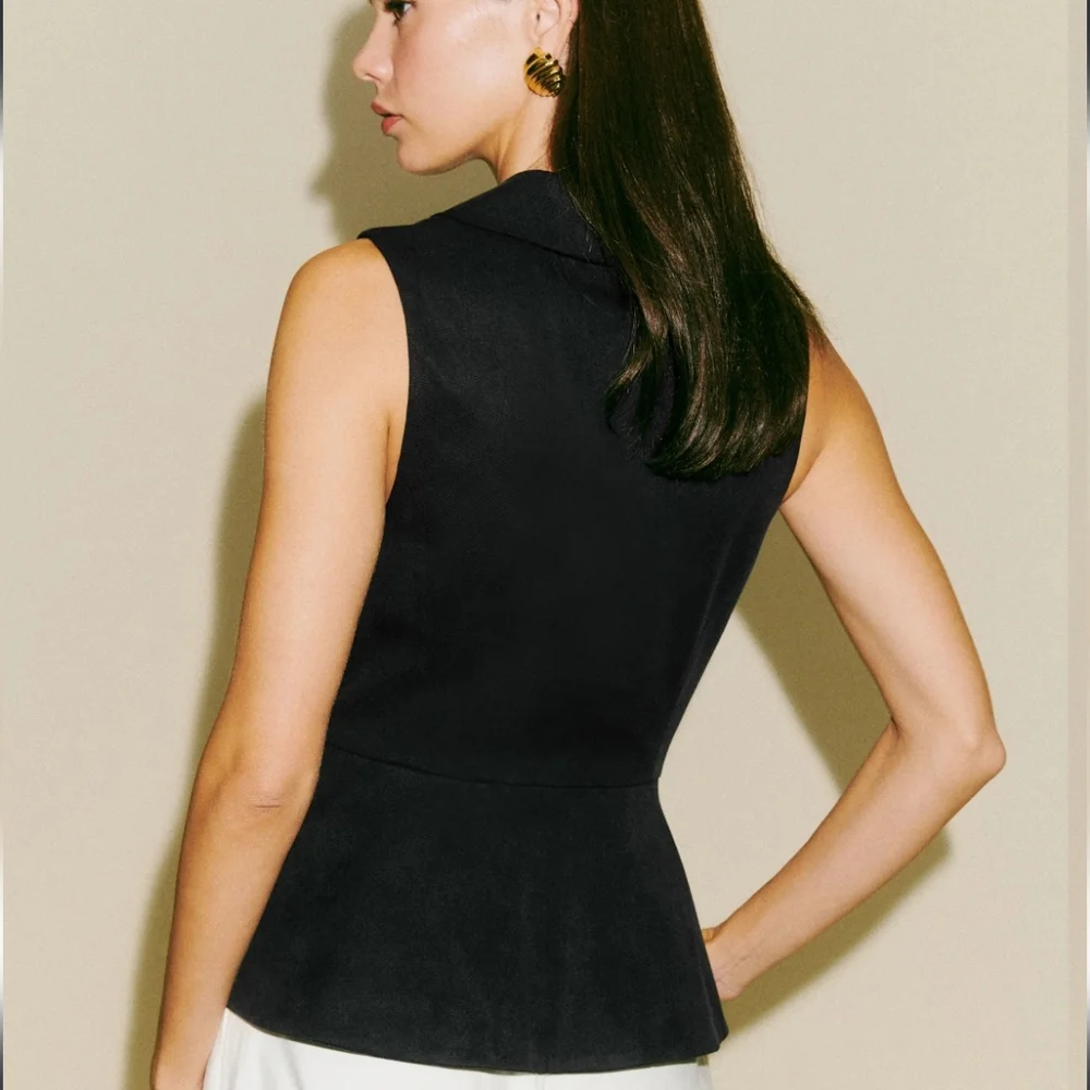 Reformation Oakley vest in various sizes - Picture 3 of 8